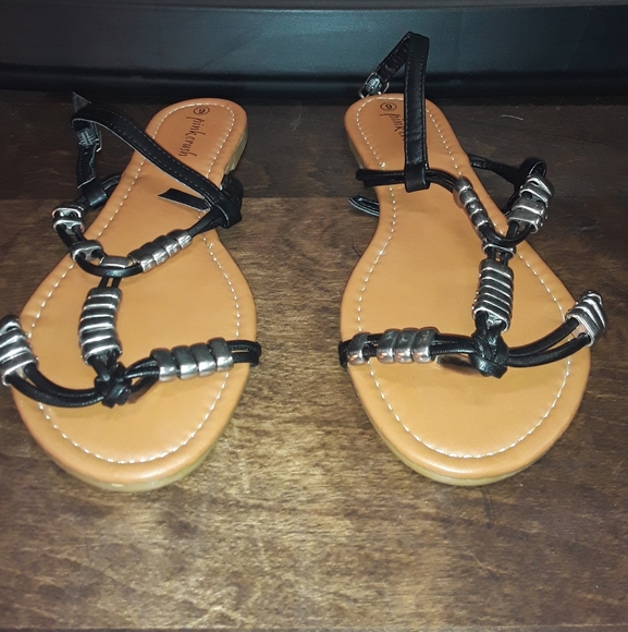 🆕️Black Studded Flat Sandals🆕️ - Picture 2 of 4